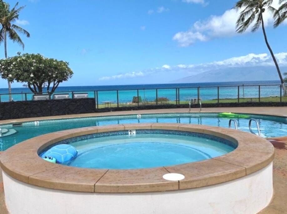 Coral Cove-Poolside Condo and Panoramic Ocean View House in Napili-Honokowai
