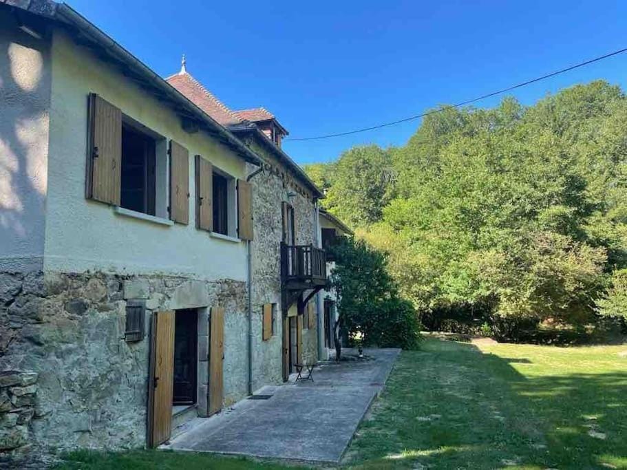 Ancient Mill with Beautiful Lake and Streams Villa in Nouvelle-Aquitaine