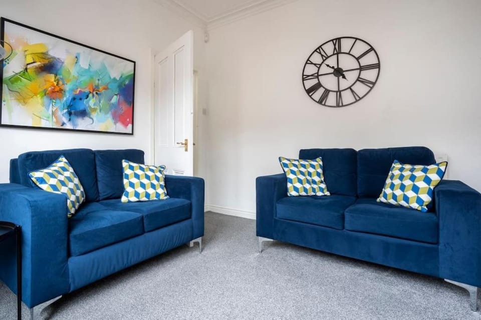 The Crown - Modern & Stylish Home from Home near Hopetown House in Darlington