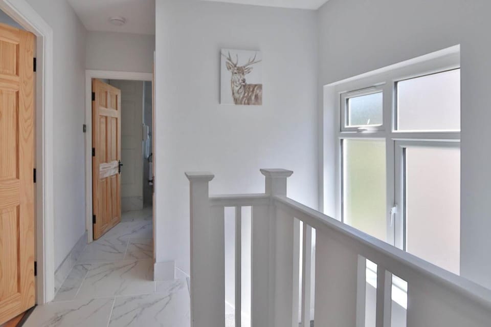 Surbiton Home with free parkings, Surbiton, Kingston upon Thames, Surrey, Greater London UK House in London