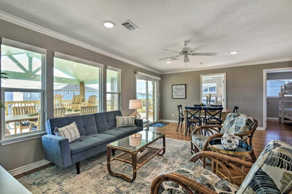 Surfside Beach Vacation Rental w/ Ocean Views House in Surfside Beach
