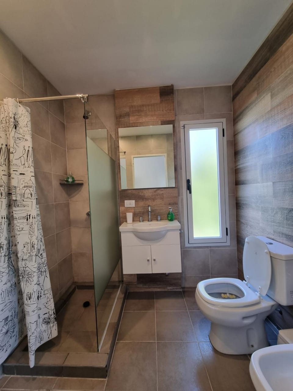 Shower, Toilet, Bathroom, bidet, towels