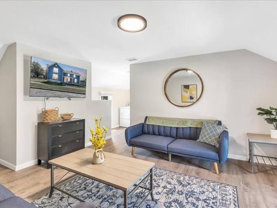Pets, Big Groups Welcome: HotTub, Firepit, Grill Apartment in Bay City