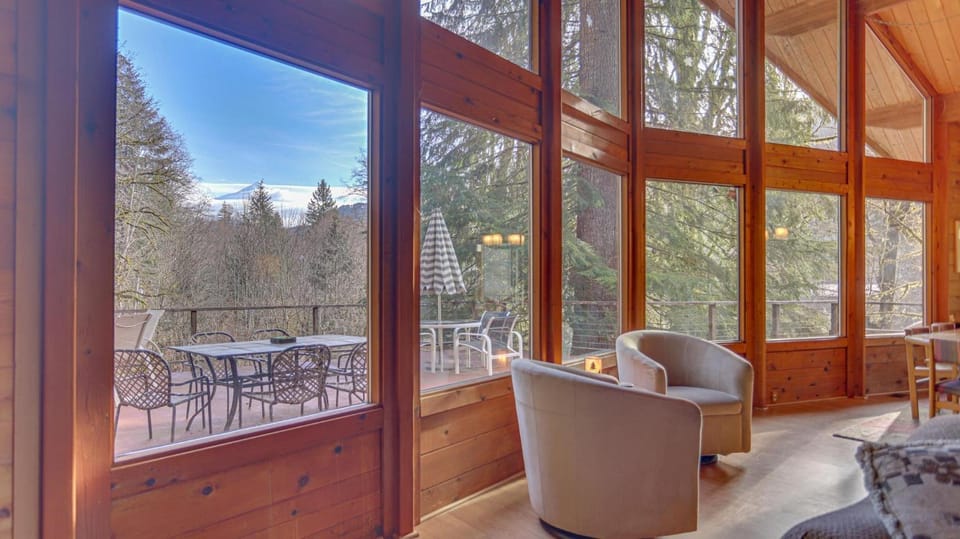 Clear Creek Cabin - Meredith Lodging Cabin in Mount Hood Village