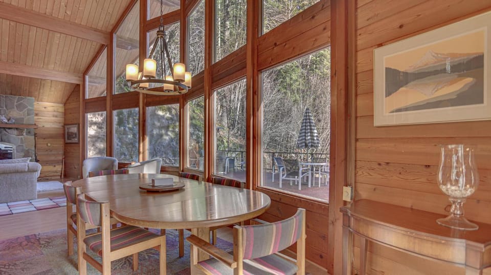 Clear Creek Cabin - Meredith Lodging Cabin in Mount Hood Village