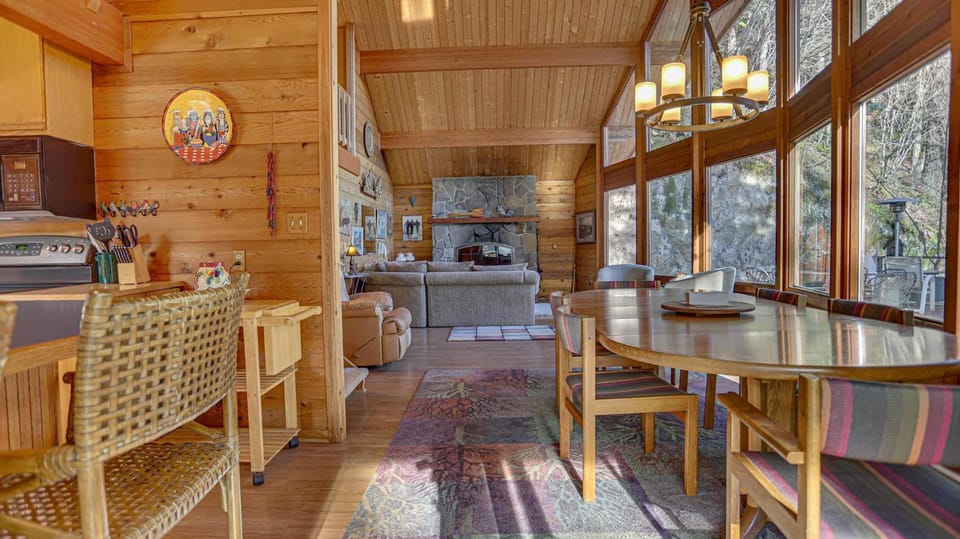 Clear Creek Cabin - Meredith Lodging Cabin in Mount Hood Village