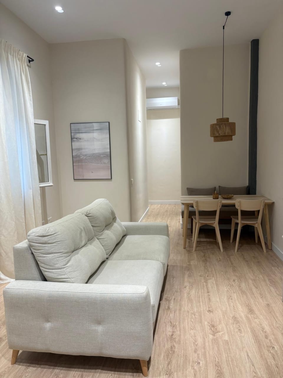 Seating area, Dining area, air conditioner