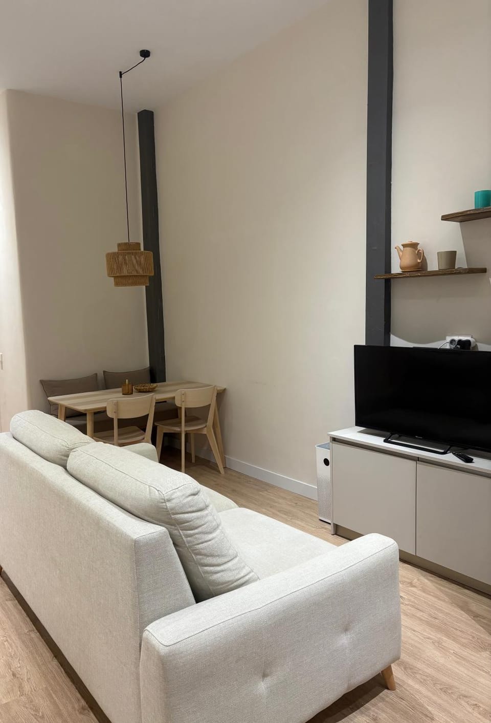 Seating area, Dining area