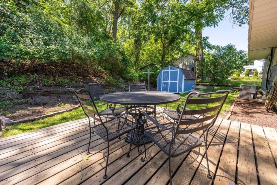 Close to Beach, Hot Tub, Pet Friendly, Firepit Apartment in Michigan City