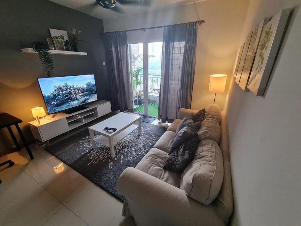 1 min Next to LRT CHERAS 68 with Shared Area Vacation rental in Federal Territory of Kuala Lumpur