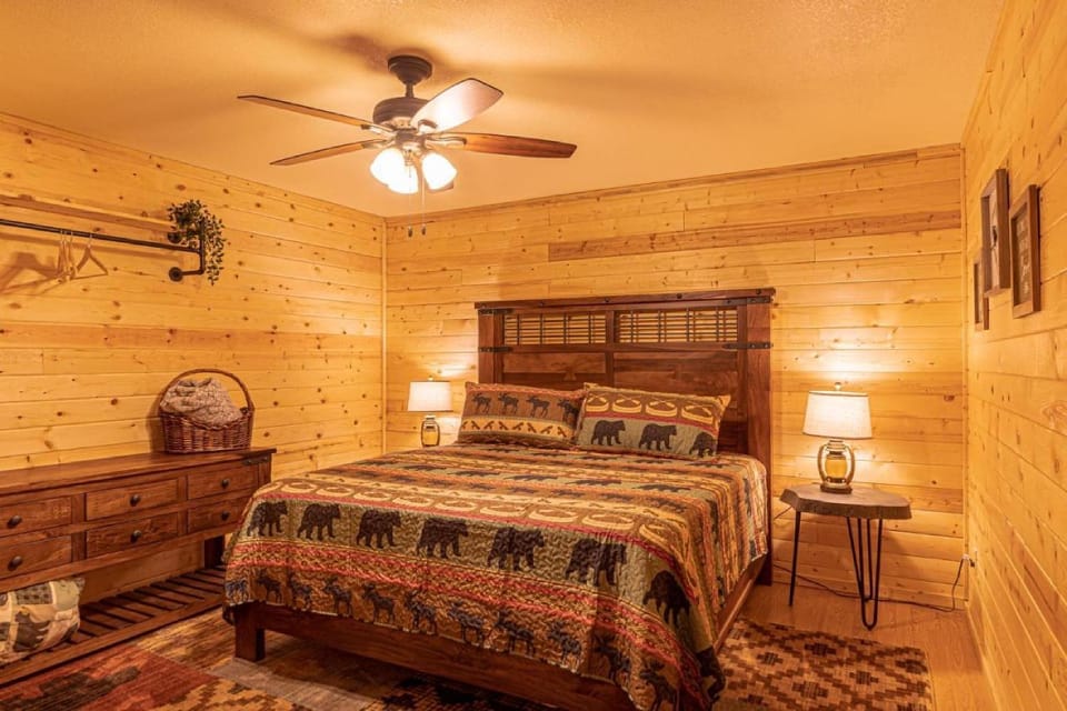 Bed, Photo of the whole room, Bedroom, fireplace
