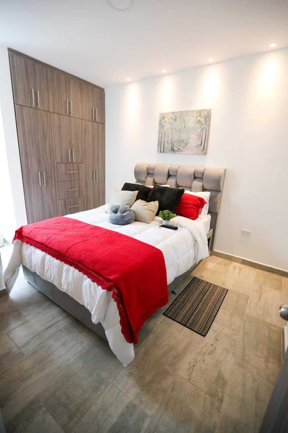Photo of the whole room, Bedroom, wardrobe