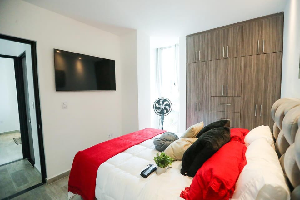 Photo of the whole room, Bedroom
