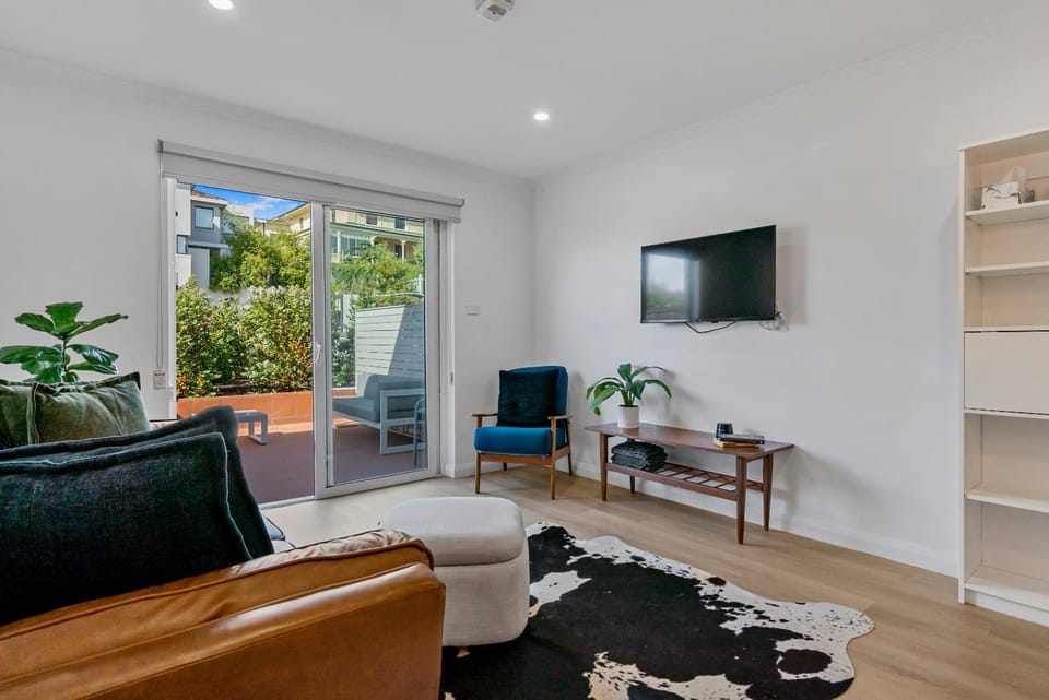 Living room, Seating area, Evening entertainment