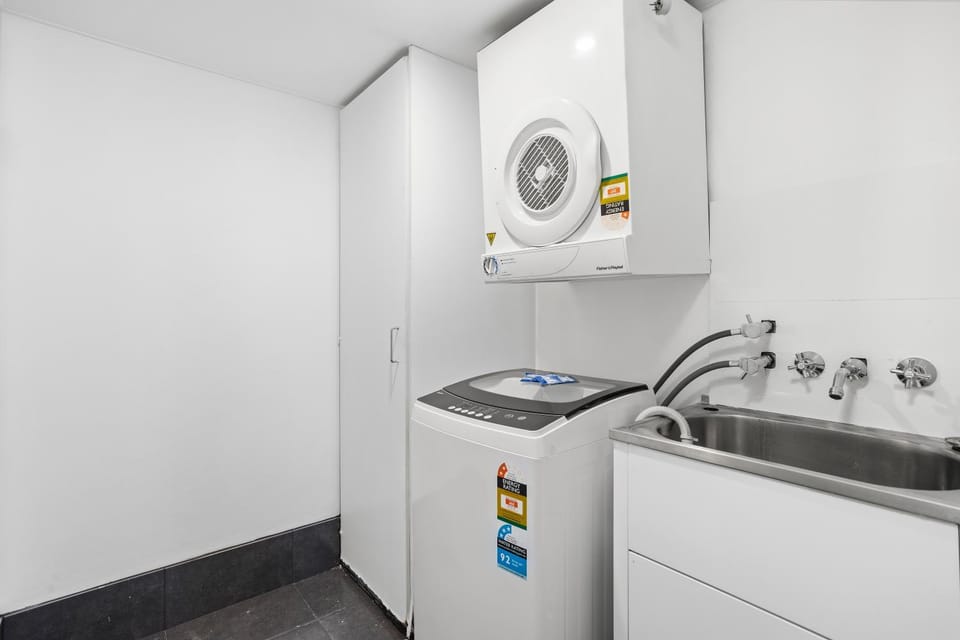 24 24 Hamilton Avenue by Gold Coast Premium Apartment in Surfers Paradise