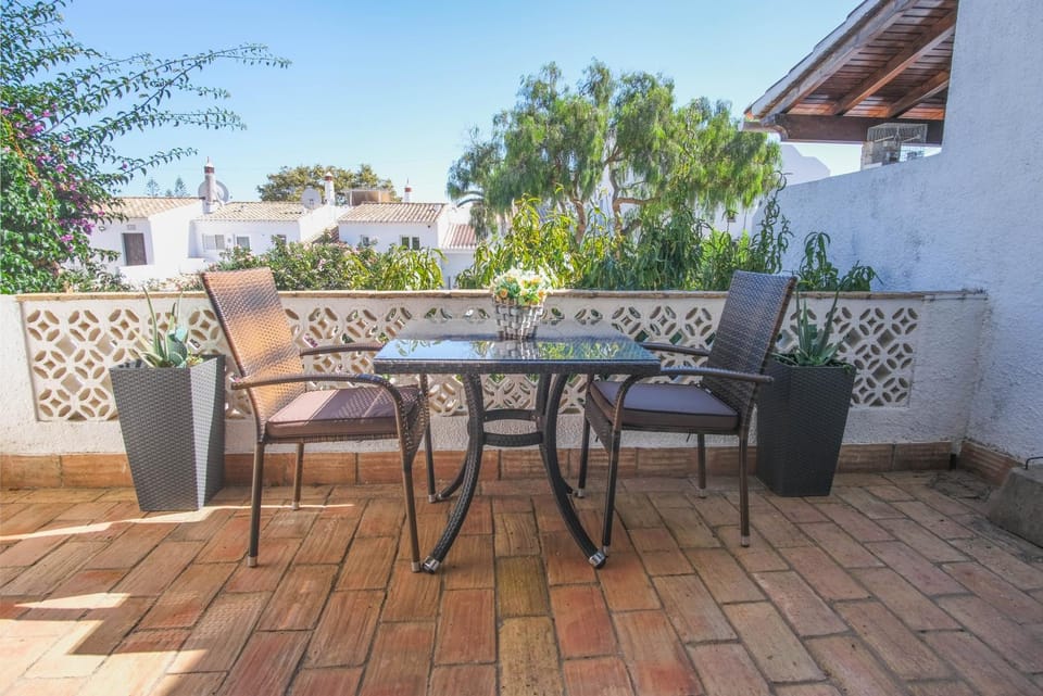 View (from property/room), Balcony/Terrace, Dining area
