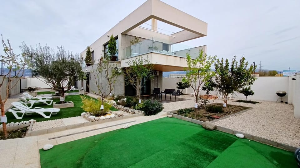 Chalet con piscina y jardín, no fumadores ni fiestas Villa in Andalusia