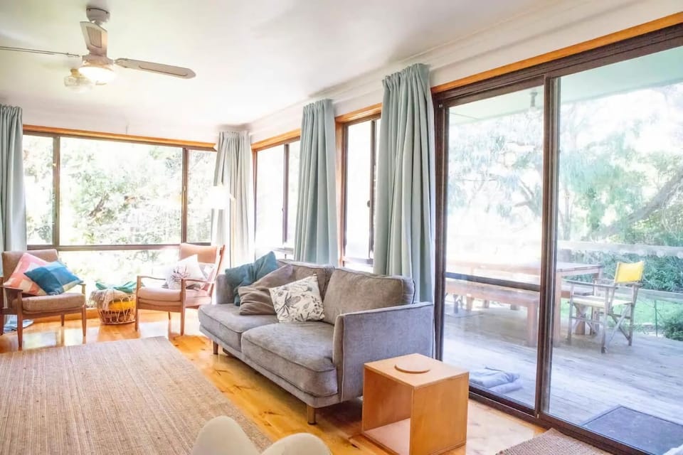 The Sandy Shack Stay 3 Pay 2 Winter Special House in Sandy Point