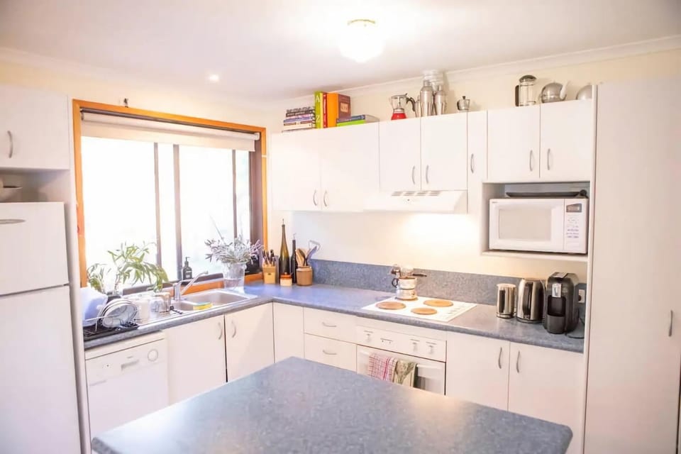 The Sandy Shack Stay 3 Pay 2 Winter Special House in Sandy Point