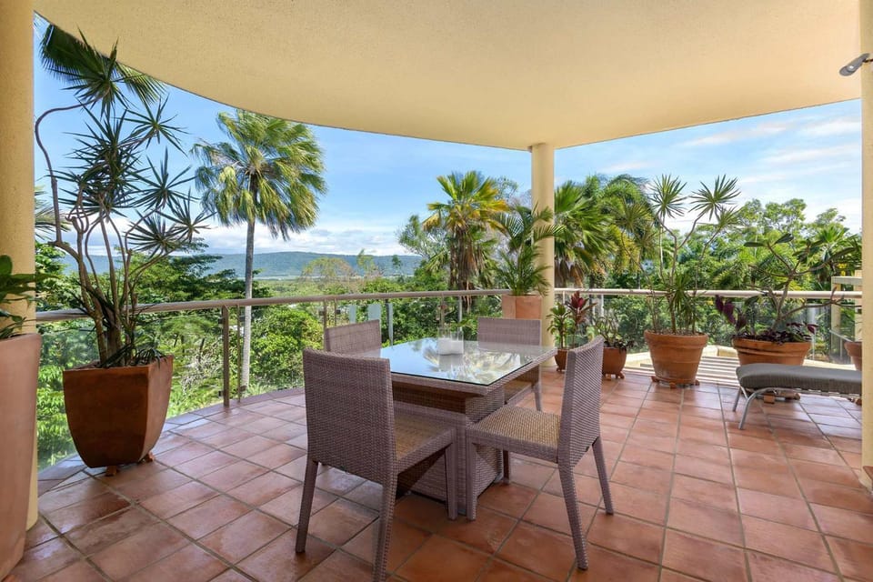Patio, Natural landscape, View (from property/room), Balcony/Terrace, Dining area, Garden view