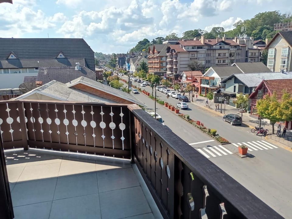 City view, Location