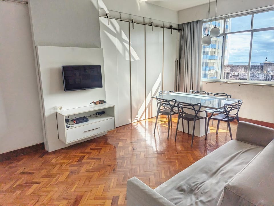 TV and multimedia, View (from property/room), View (from property/room), Living room, Decorative detail, Seating area, Dining area, City view, Landmark view