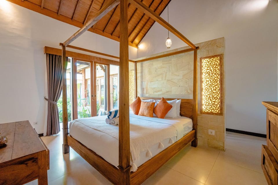 Photo of the whole room, Bedroom
