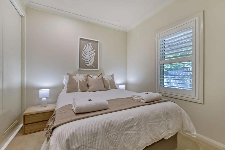 The Sampson Haven - Luxe CBD Getaway, Dog Friendly Apartment in Orange