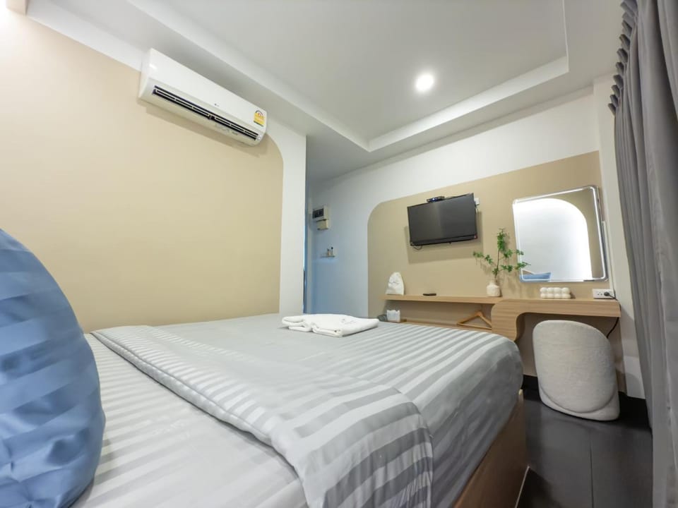 Bed, Bedroom, air conditioner