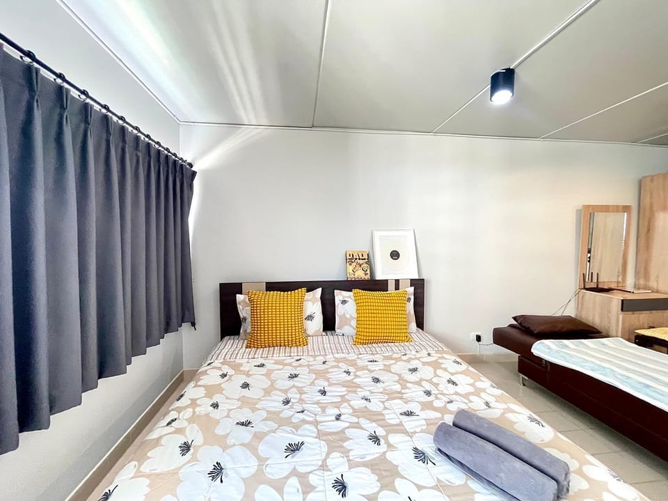 Bed, towels