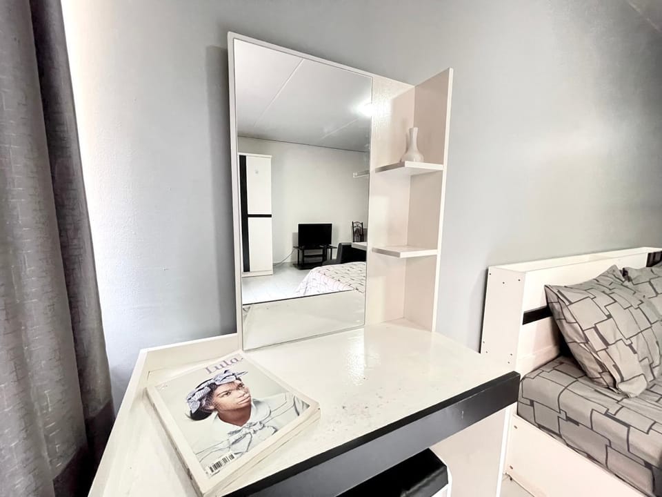 Bedroom, hair dresser