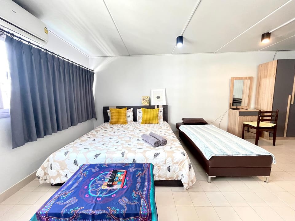 Bed, Bedroom, towels, air conditioner