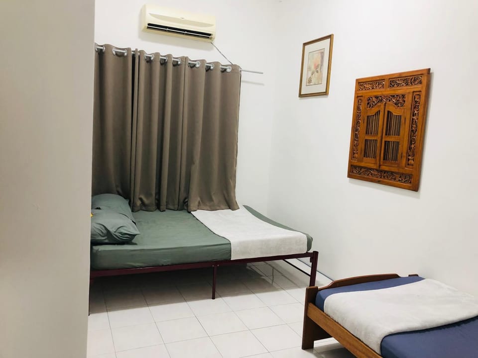 Bed, Photo of the whole room, Bedroom, air conditioner