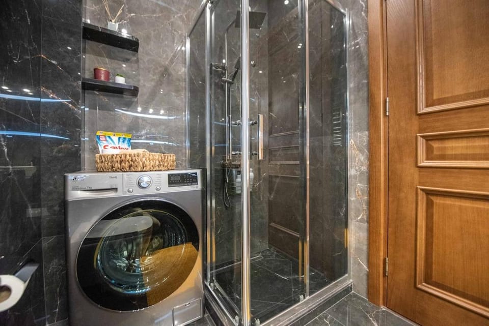 2-Bedroom Apartment with Spacious Park View Balcony - Parking - Vake, Tbilisi Apartment in Tbilisi, Georgia