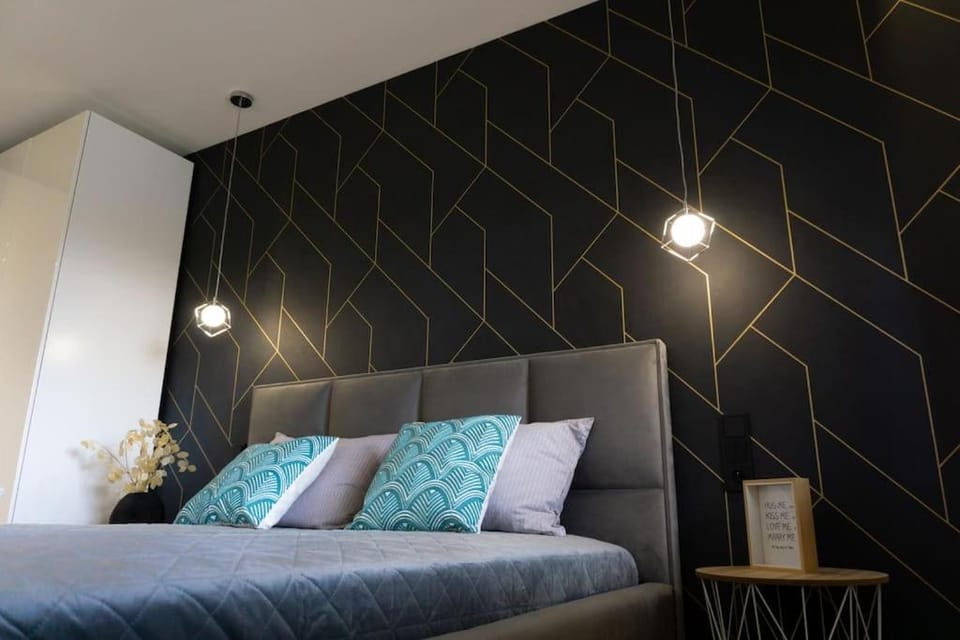Bed, Seating area, Bedroom