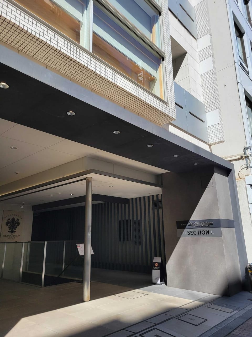 Facade/entrance