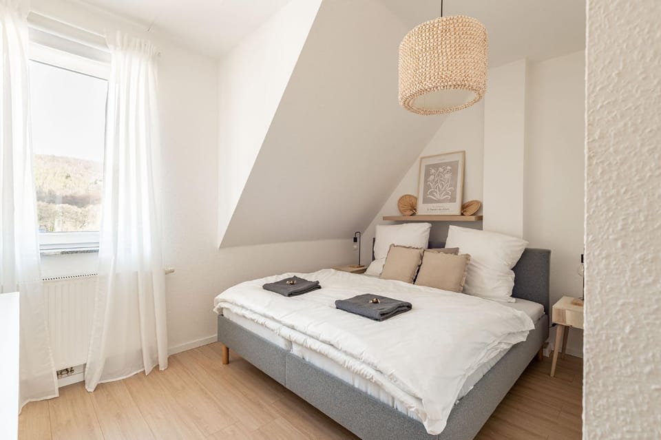 Bed, Photo of the whole room, Bedroom, towels