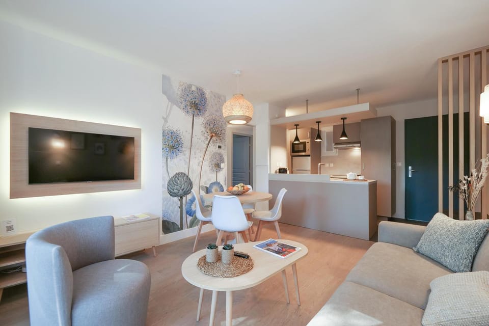 Dining area, kitchen