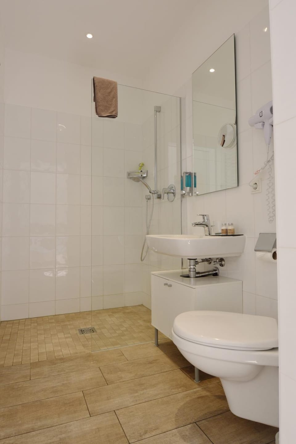 Shower, Toilet, Bathroom, towels