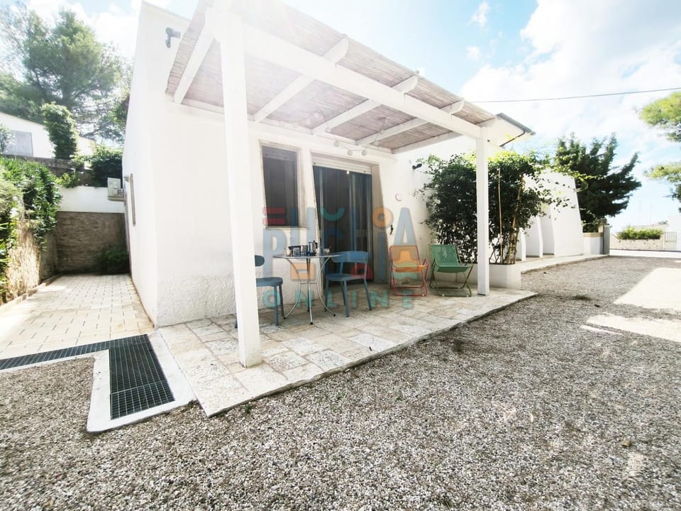 Property building, Patio, Day, Garden, Dining area, Garden view