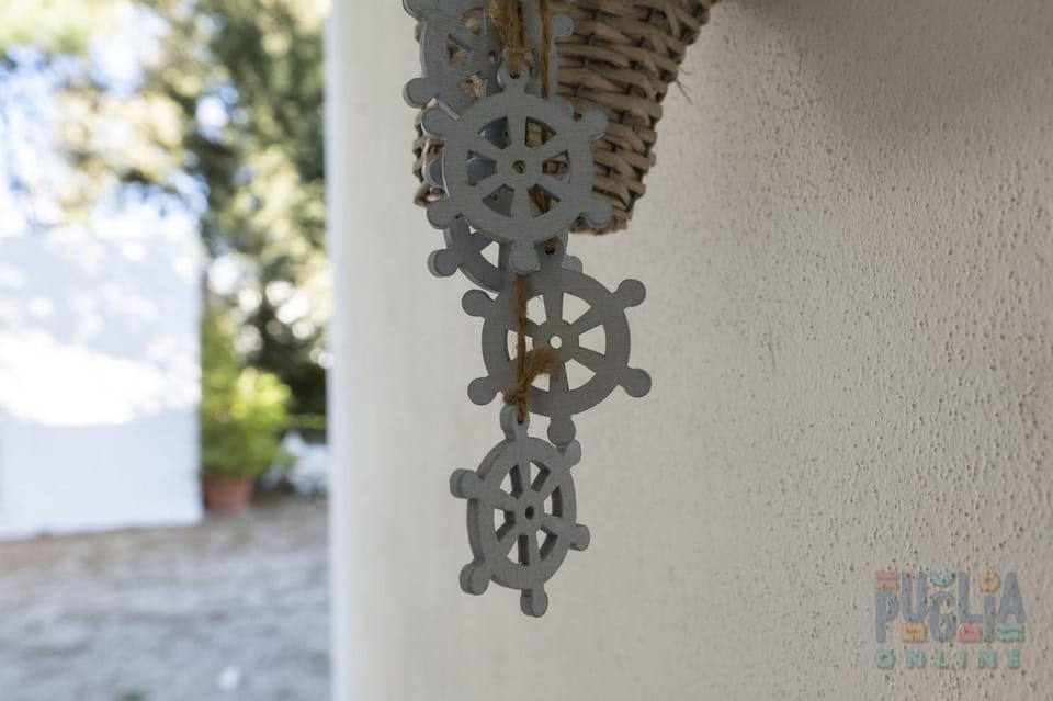 Day, Decorative detail