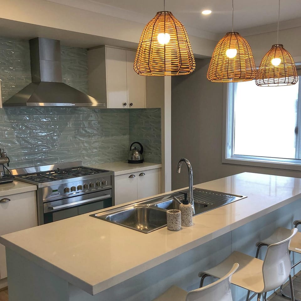 Kitchen or kitchenette, dishwasher, stove