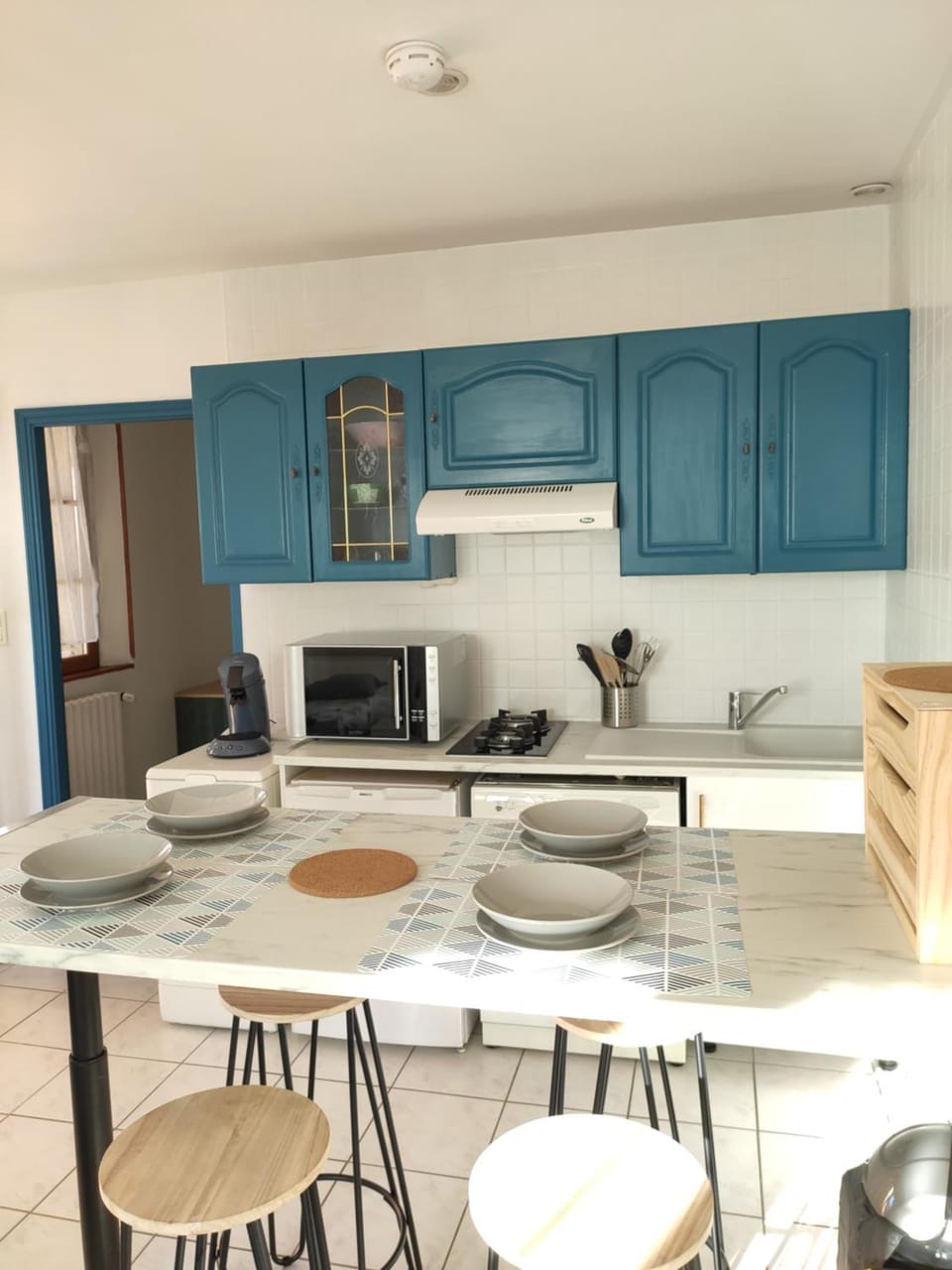 Kitchen or kitchenette, Dining area, stove