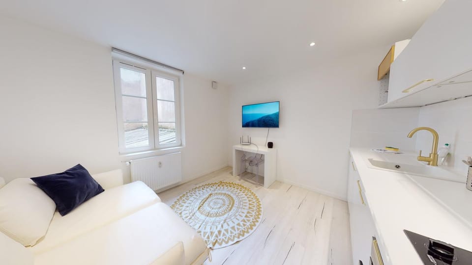 TV and multimedia, Kitchen or kitchenette, stove