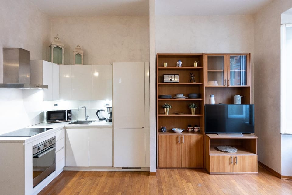 Coffee/tea facilities, Kitchen or kitchenette, oven, stove