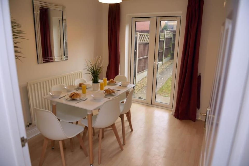Charming 3 Bed House in Bristol House in Bristol