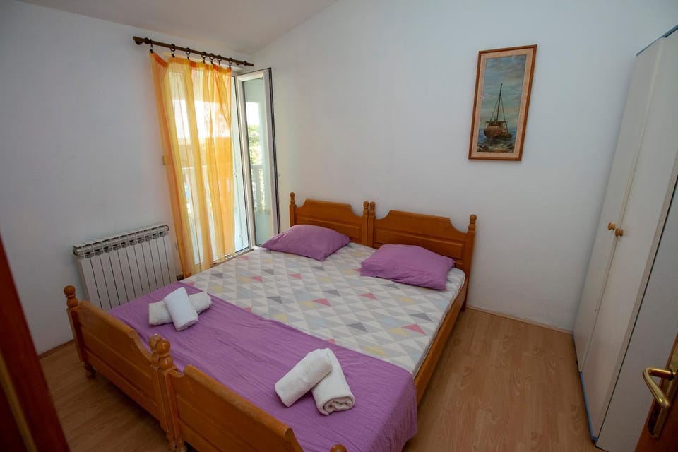 Property building, Bed, Bedroom, wardrobe