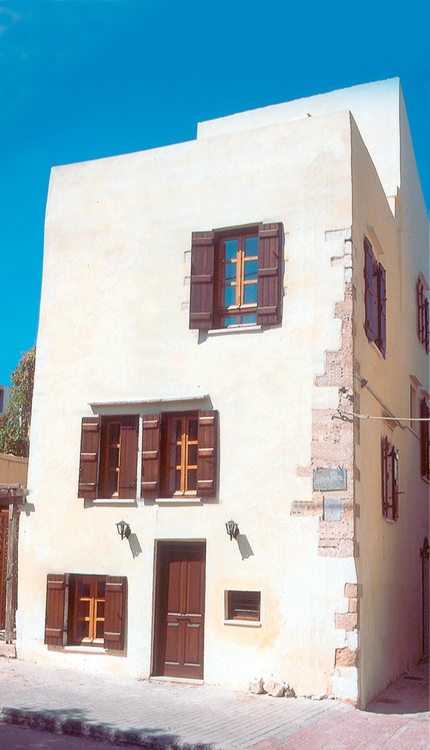 Property building, Facade/entrance, Day