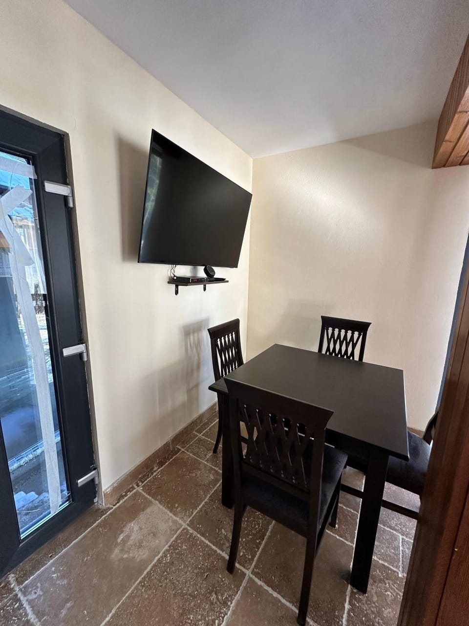 Communal lounge/ TV room, TV and multimedia, Dining area, Evening entertainment