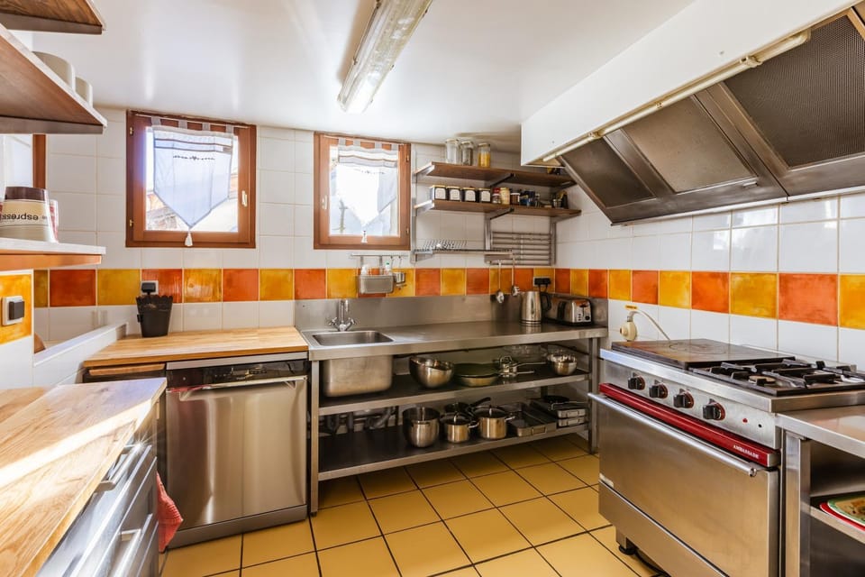 Kitchen or kitchenette